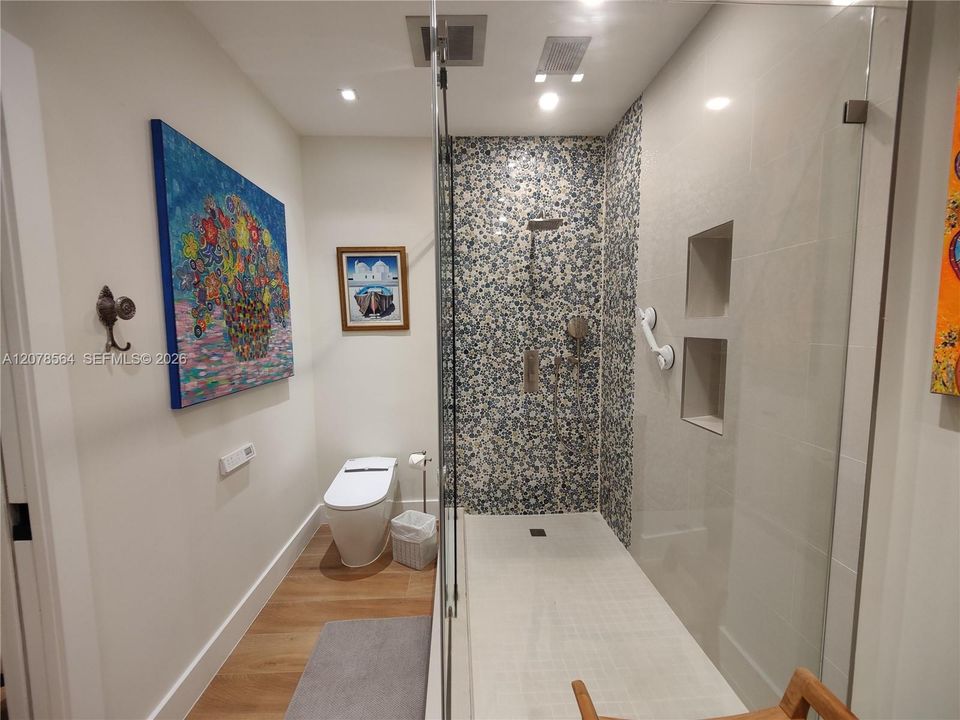 For Sale: $2,795,000 (4 beds, 4 baths, 2517 Square Feet)