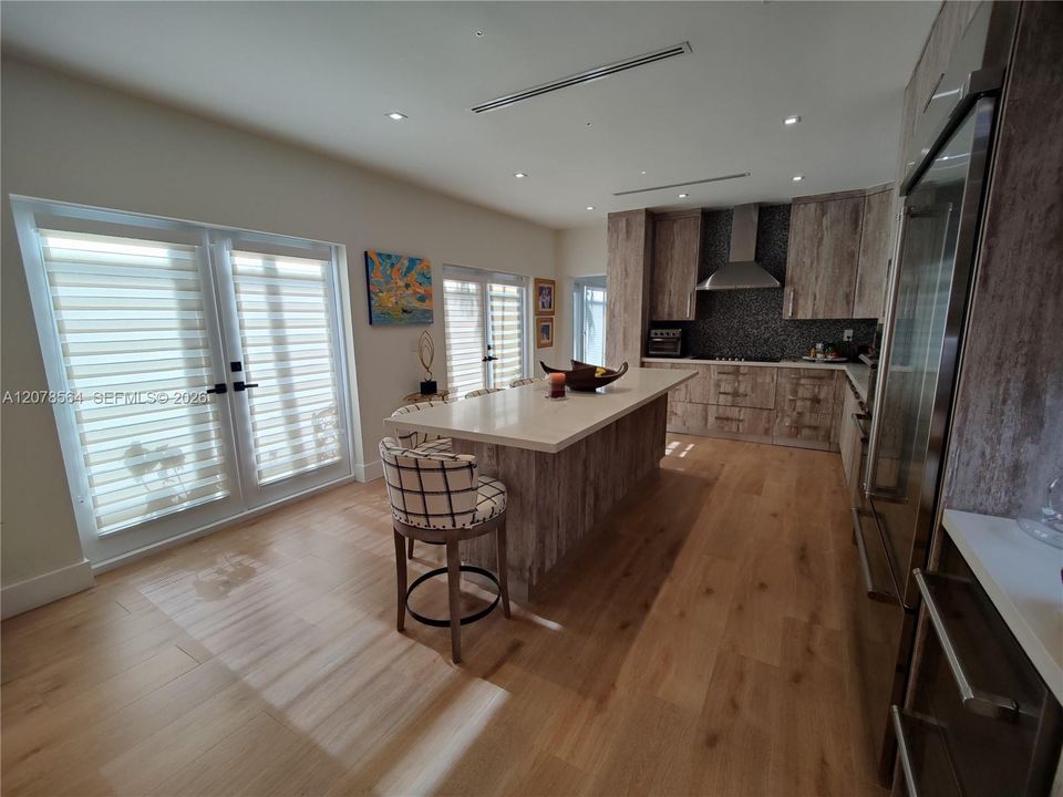 For Sale: $2,795,000 (4 beds, 4 baths, 2517 Square Feet)