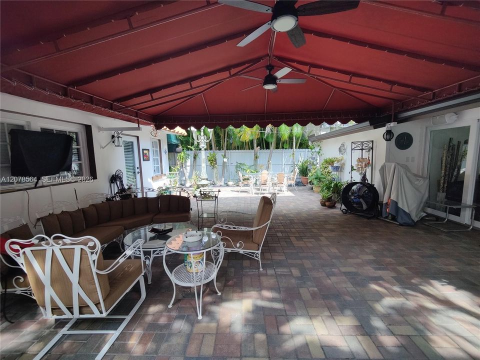 For Sale: $2,795,000 (4 beds, 4 baths, 2517 Square Feet)