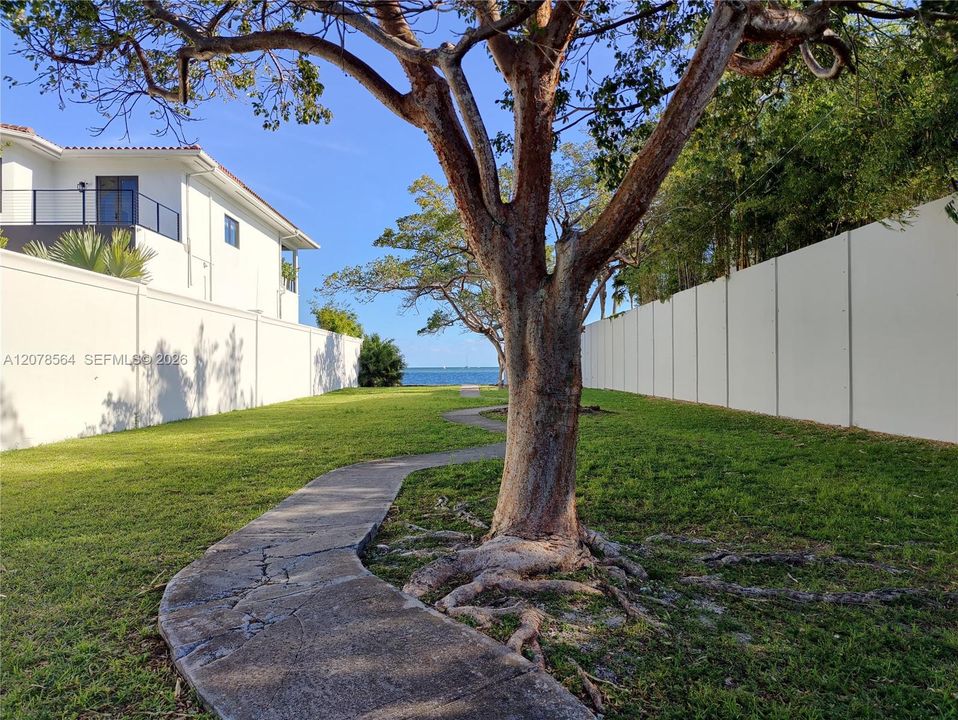 For Sale: $2,795,000 (4 beds, 4 baths, 2517 Square Feet)