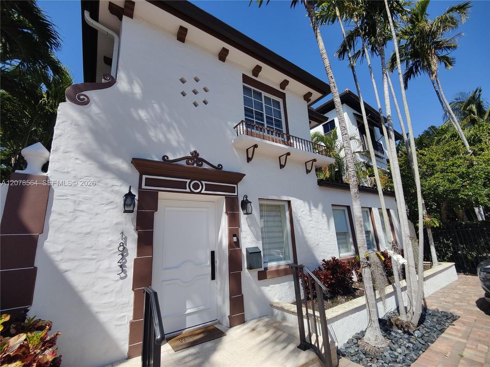 For Sale: $2,795,000 (4 beds, 4 baths, 2517 Square Feet)