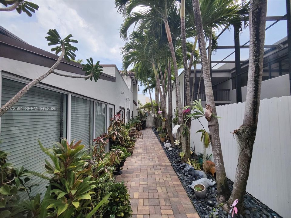 For Sale: $2,795,000 (4 beds, 4 baths, 2517 Square Feet)