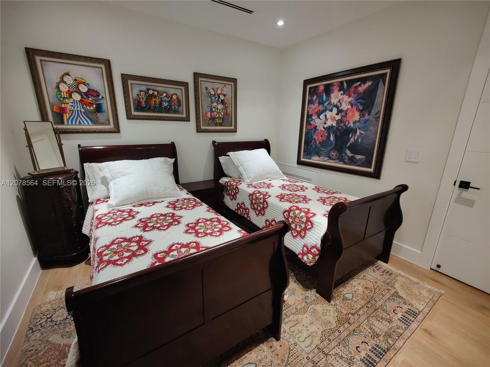 For Sale: $2,795,000 (4 beds, 4 baths, 2517 Square Feet)