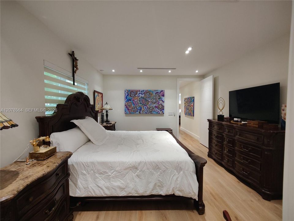 For Sale: $2,795,000 (4 beds, 4 baths, 2517 Square Feet)