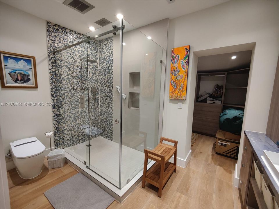 For Sale: $2,795,000 (4 beds, 4 baths, 2517 Square Feet)
