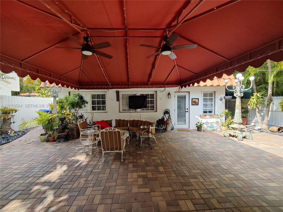 For Sale: $2,795,000 (4 beds, 4 baths, 2517 Square Feet)