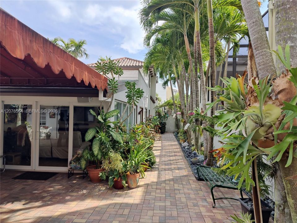 For Sale: $2,795,000 (4 beds, 4 baths, 2517 Square Feet)
