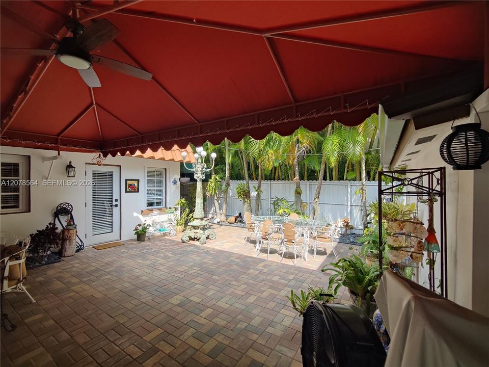 For Sale: $2,795,000 (4 beds, 4 baths, 2517 Square Feet)