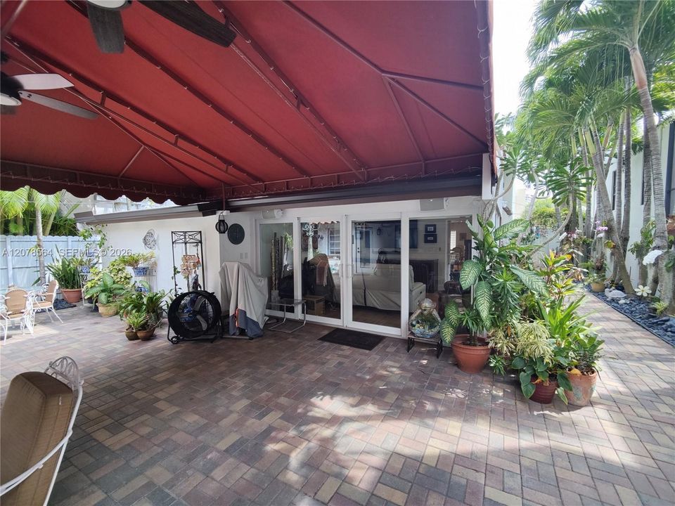 For Sale: $2,795,000 (4 beds, 4 baths, 2517 Square Feet)