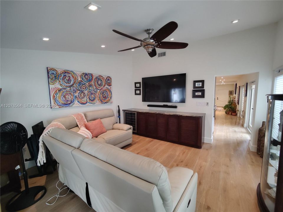 For Sale: $2,795,000 (4 beds, 4 baths, 2517 Square Feet)