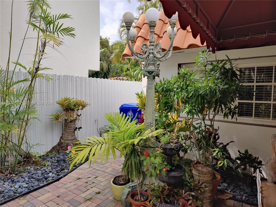 For Sale: $2,795,000 (4 beds, 4 baths, 2517 Square Feet)