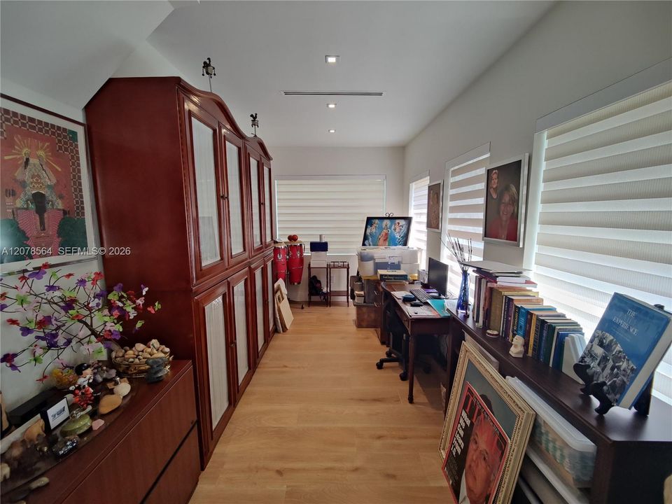 For Sale: $2,795,000 (4 beds, 4 baths, 2517 Square Feet)