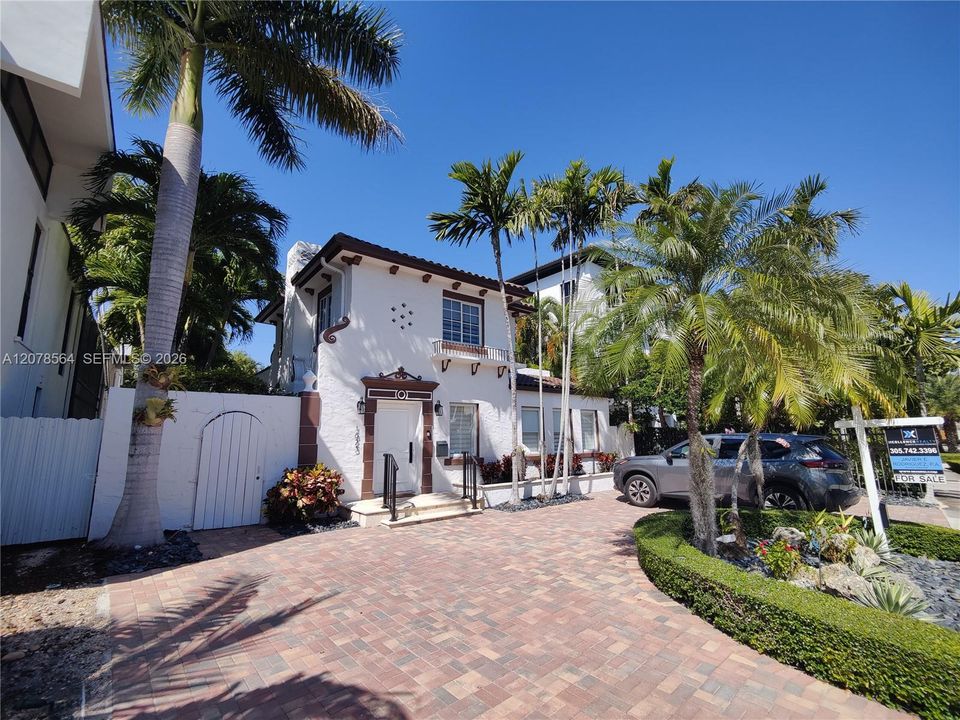 For Sale: $2,795,000 (4 beds, 4 baths, 2517 Square Feet)