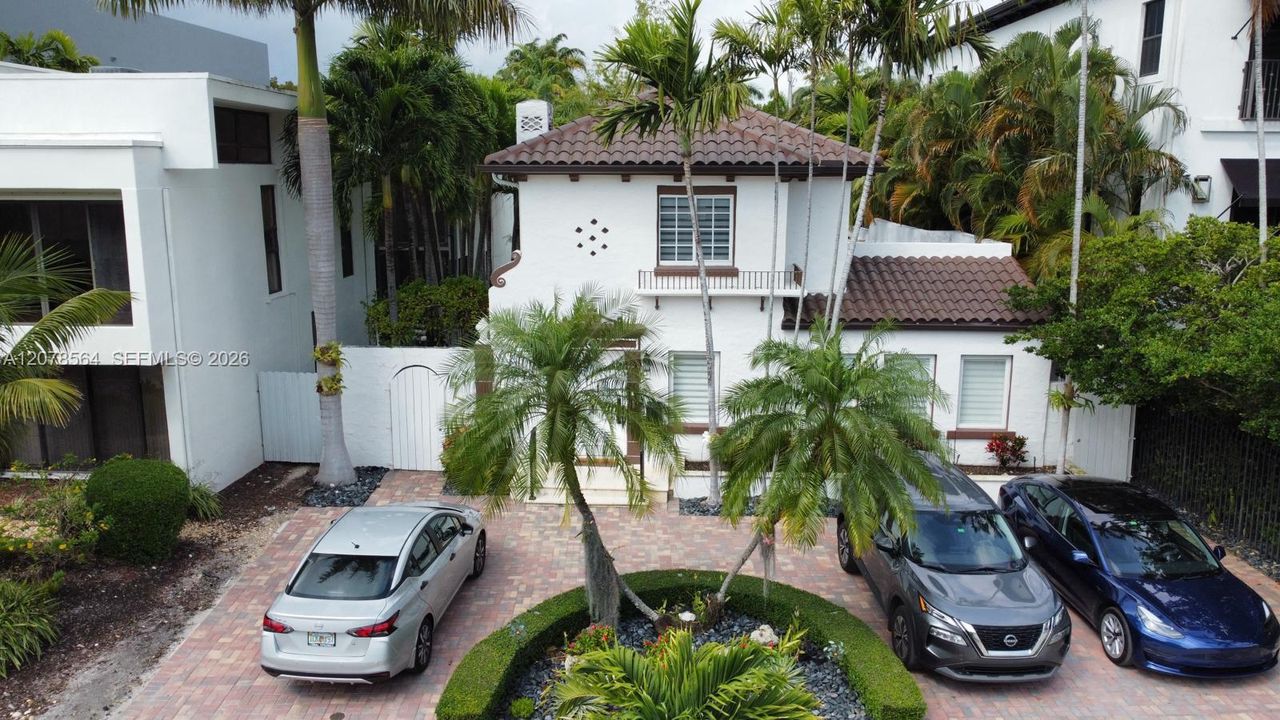 For Sale: $2,795,000 (4 beds, 4 baths, 2517 Square Feet)