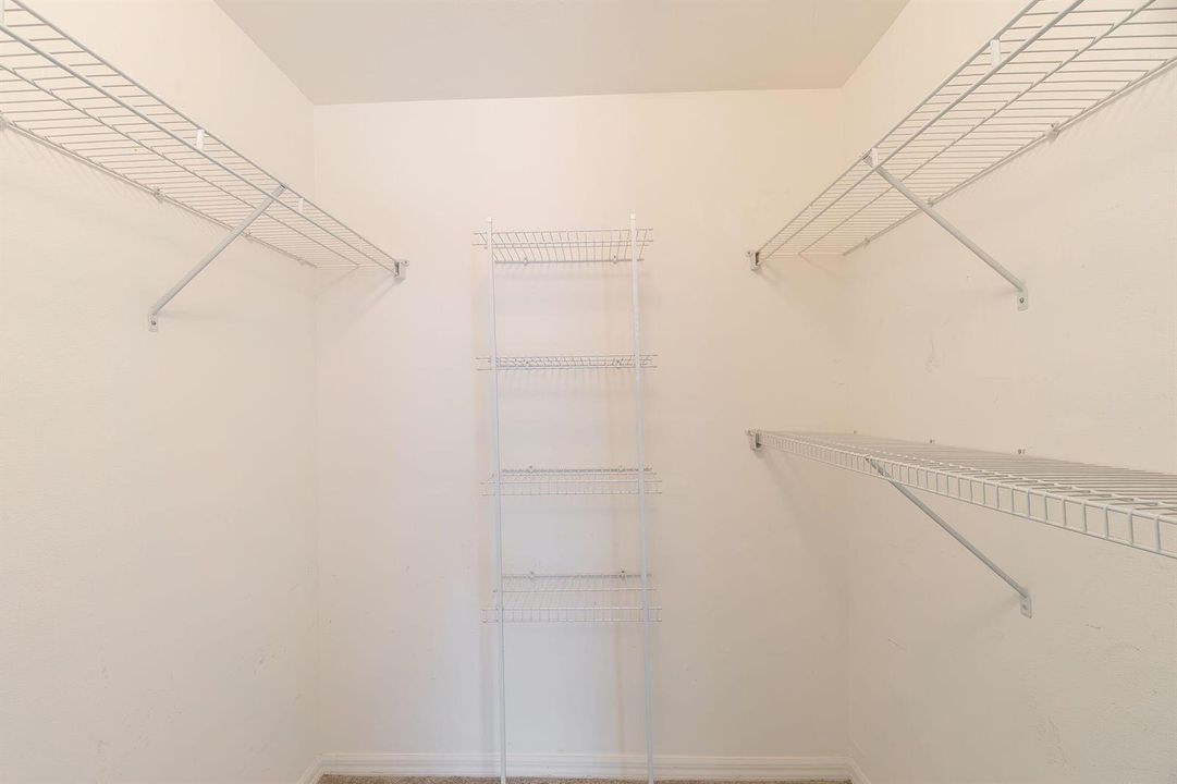 Closet in BR 2