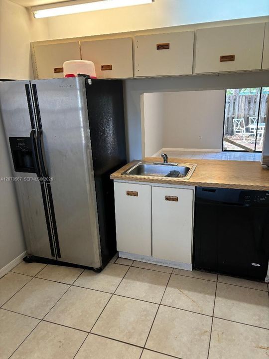 For Rent: $2,650 (3 beds, 2 baths, 1432 Square Feet)
