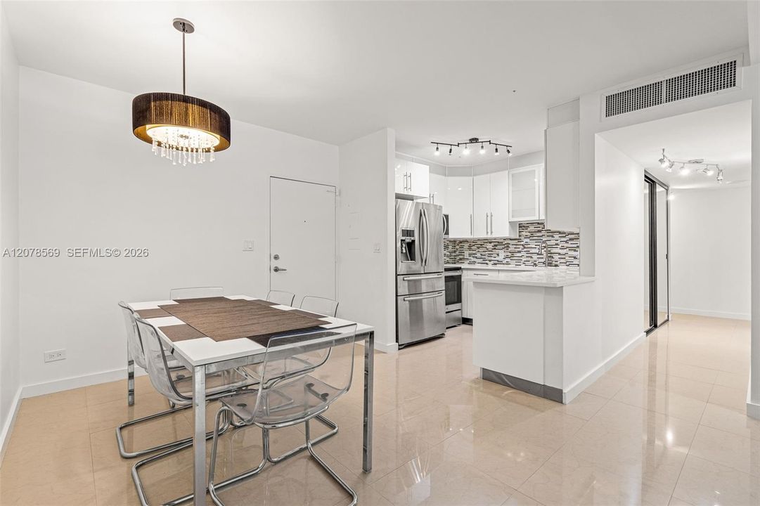 For Rent: $3,100 (2 beds, 2 baths, 1020 Square Feet)