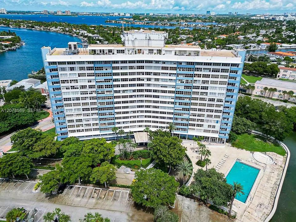 For Rent: $3,100 (2 beds, 2 baths, 1020 Square Feet)