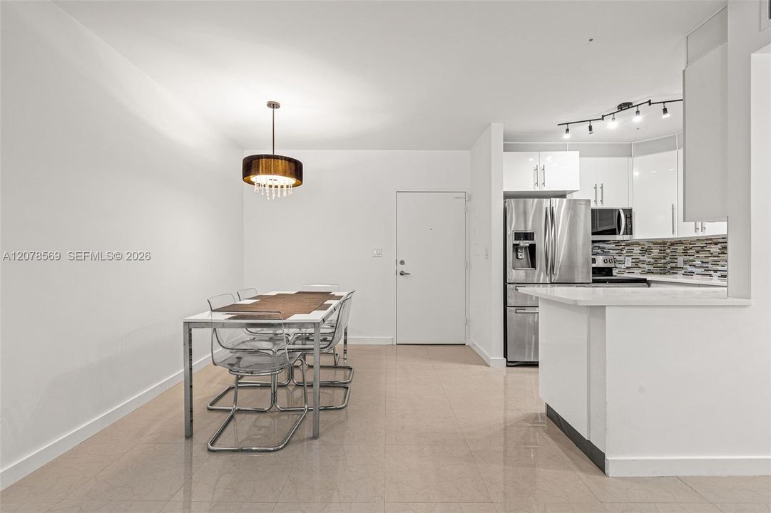 For Rent: $3,100 (2 beds, 2 baths, 1020 Square Feet)