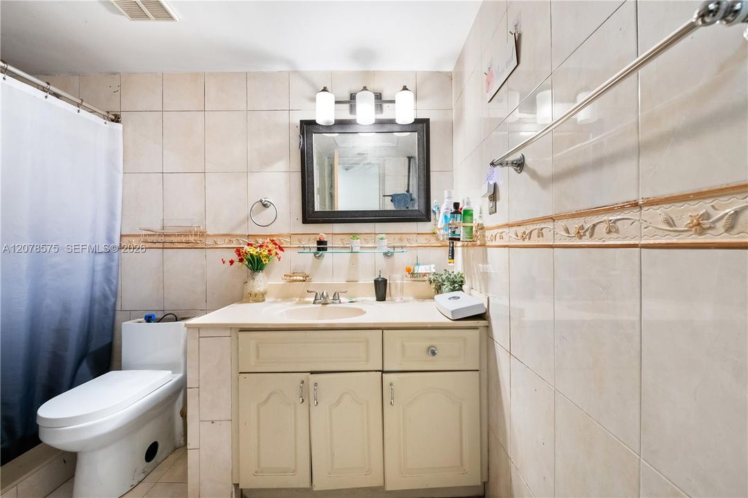 For Sale: $310,000 (2 beds, 2 baths, 1032 Square Feet)