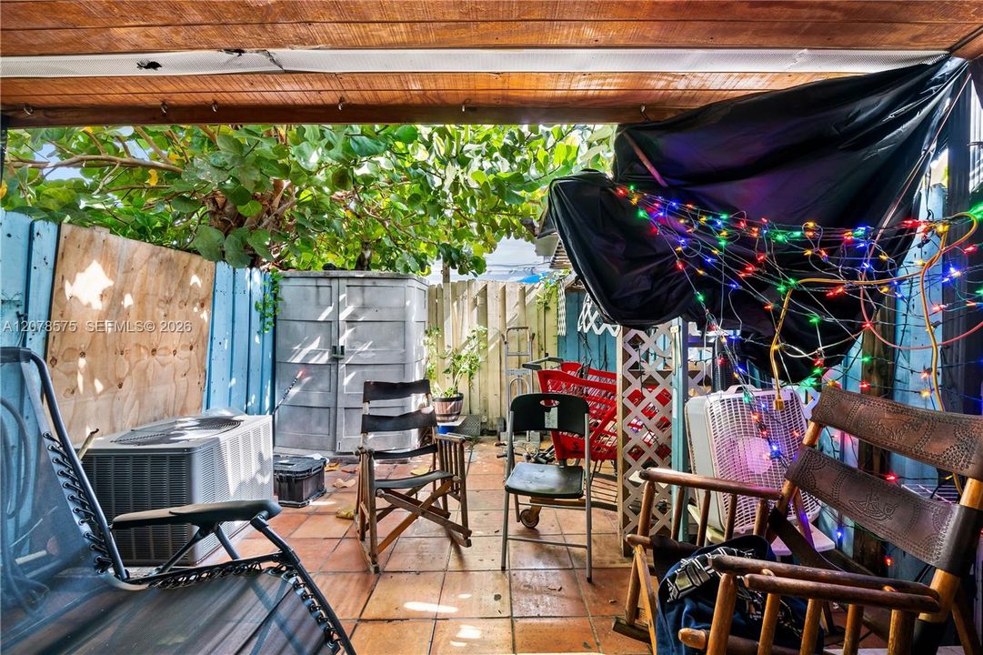 For Sale: $310,000 (2 beds, 2 baths, 1032 Square Feet)