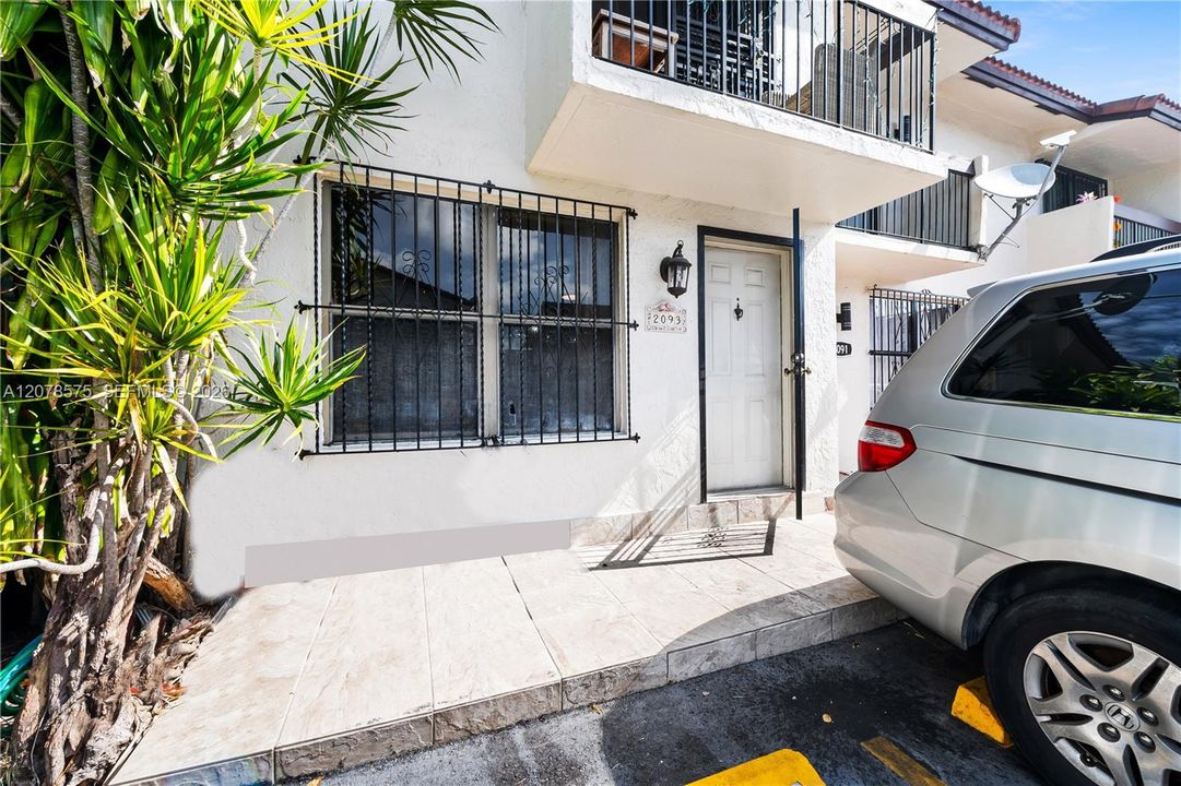 For Sale: $310,000 (2 beds, 2 baths, 1032 Square Feet)