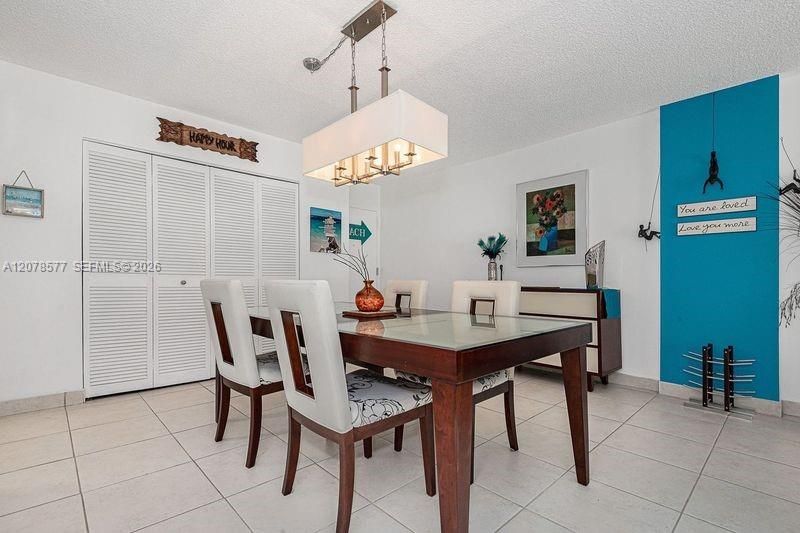 For Sale: $269,900 (1 beds, 1 baths, 930 Square Feet)