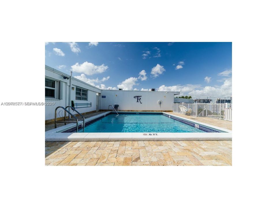 For Sale: $269,900 (1 beds, 1 baths, 930 Square Feet)