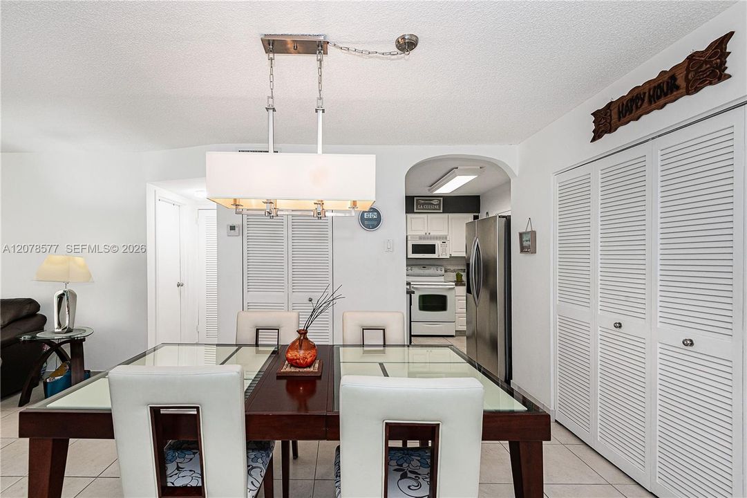 For Sale: $269,900 (1 beds, 1 baths, 930 Square Feet)