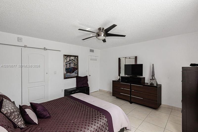 For Sale: $269,900 (1 beds, 1 baths, 930 Square Feet)