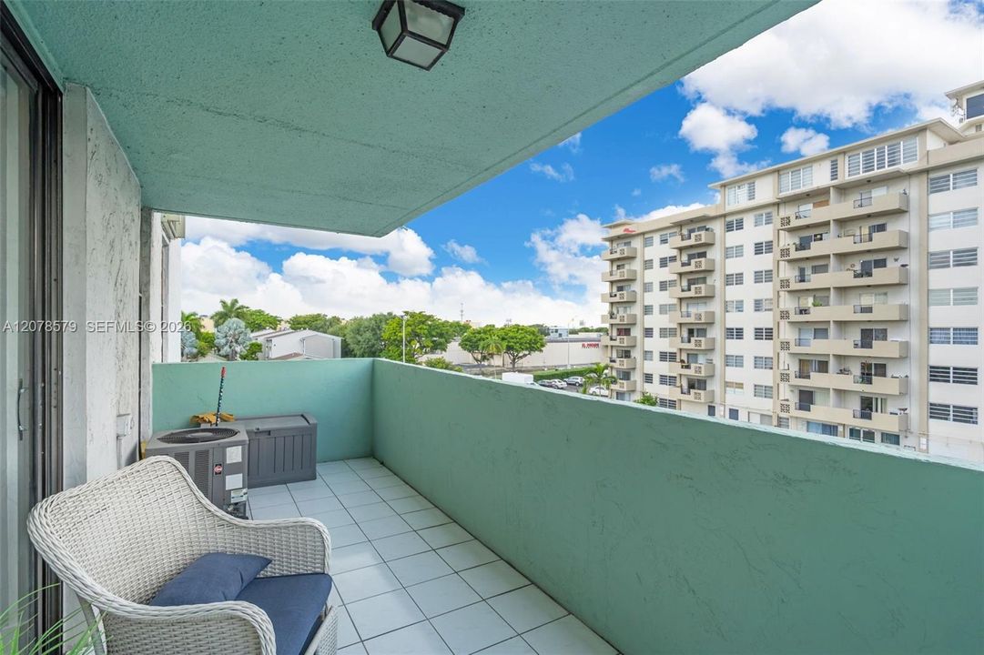 En Venta: $250,000 (2 camas, 2 baños, 978 Pies cuadrados)