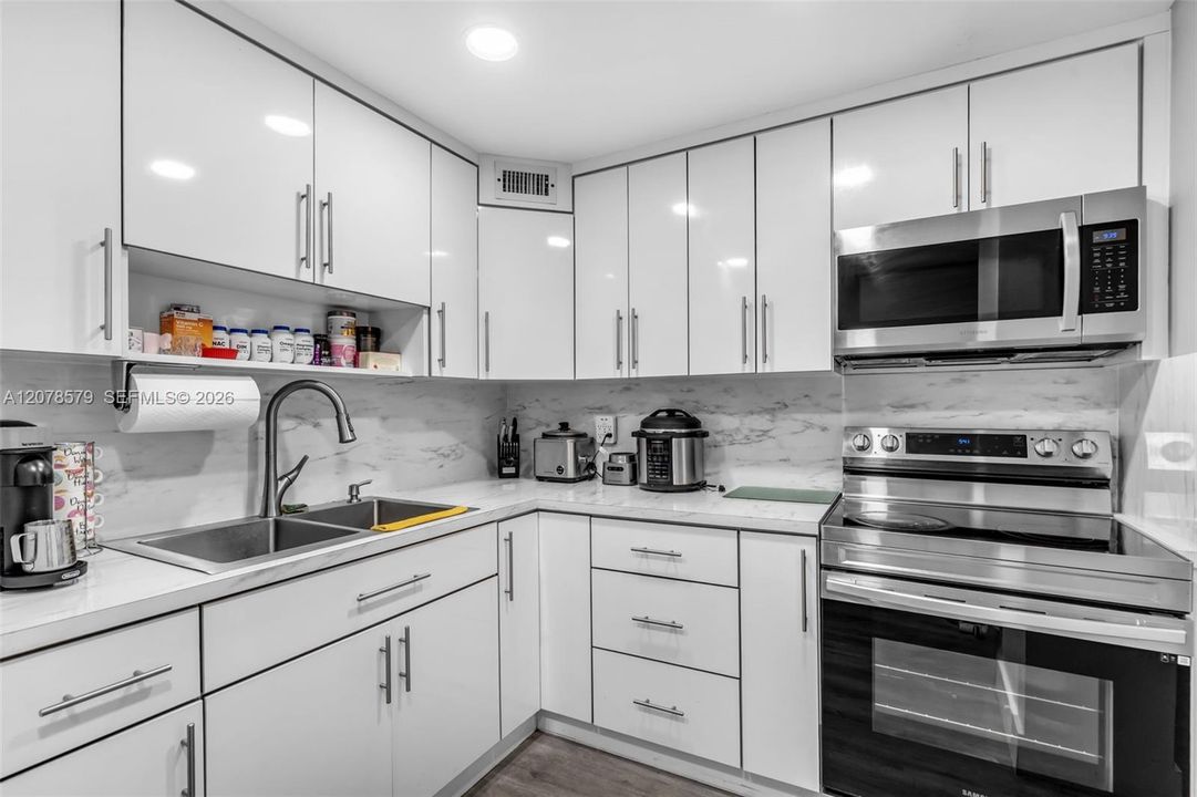 En Venta: $250,000 (2 camas, 2 baños, 978 Pies cuadrados)