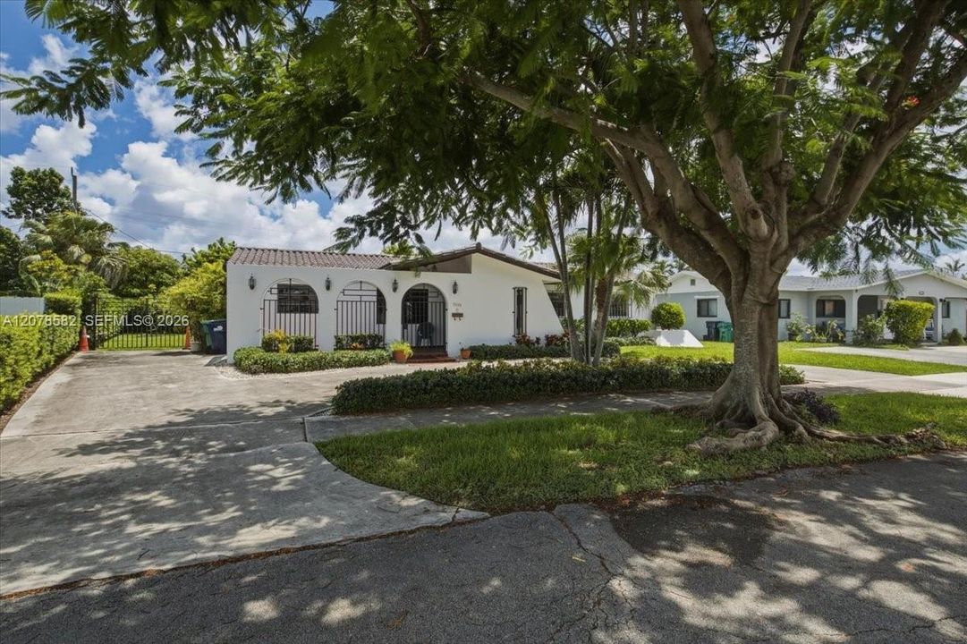 For Sale: $775,000 (4 beds, 2 baths, 2296 Square Feet)