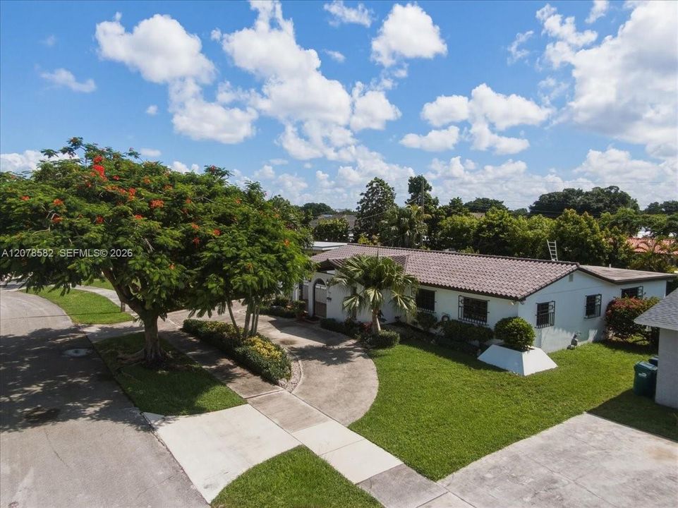 For Sale: $775,000 (4 beds, 2 baths, 2296 Square Feet)