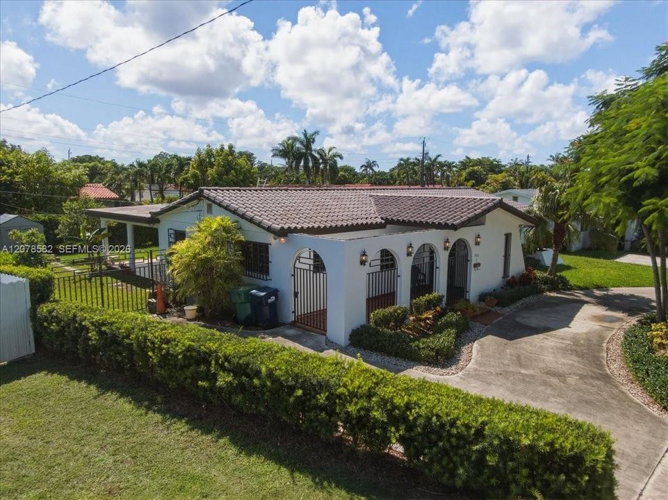 For Sale: $775,000 (4 beds, 2 baths, 2296 Square Feet)