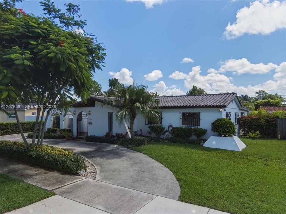 For Sale: $775,000 (4 beds, 2 baths, 2296 Square Feet)