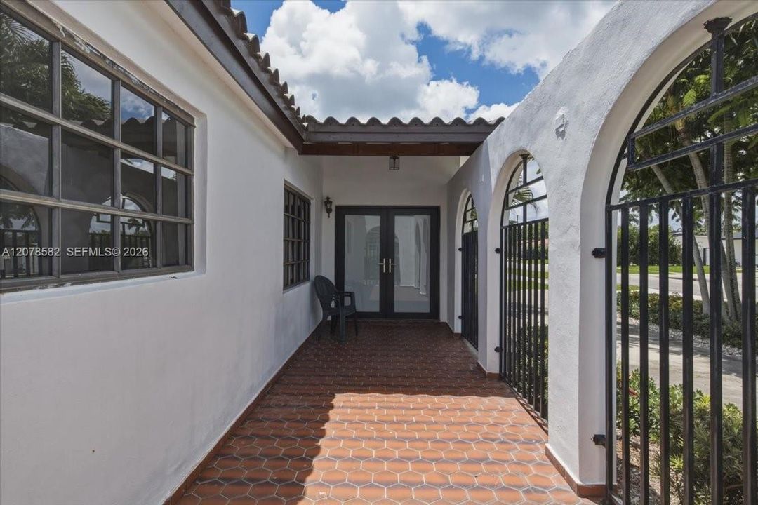 For Sale: $775,000 (4 beds, 2 baths, 2296 Square Feet)