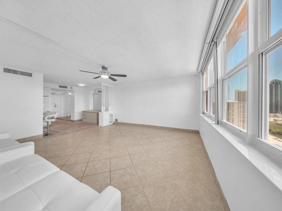 Studio/Living Room
