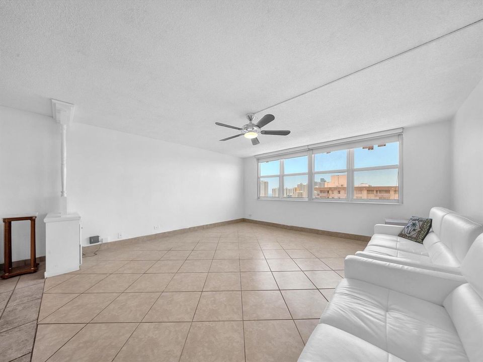 Studio/Living Room