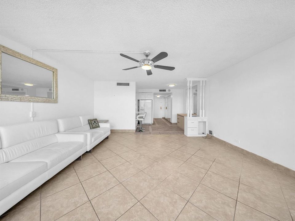 Studio/Living Room