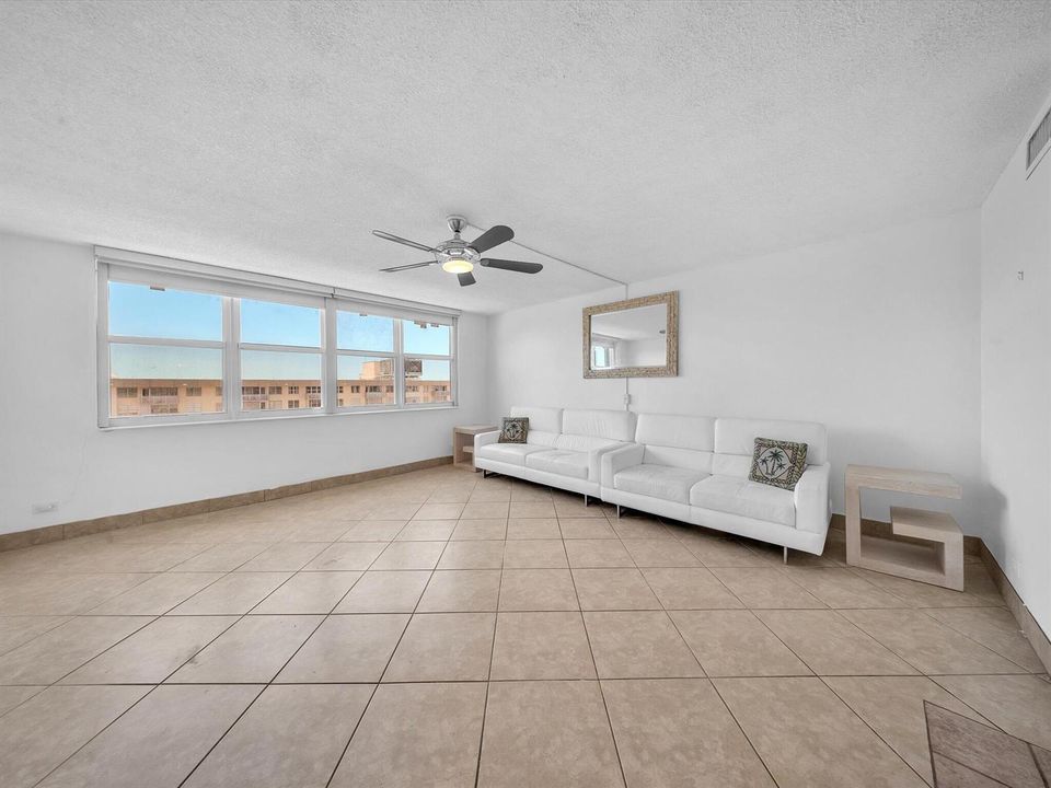Studio/Living Room