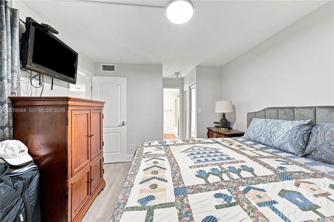 En Venta: $239,000 (2 camas, 2 baños, 820 Pies cuadrados)