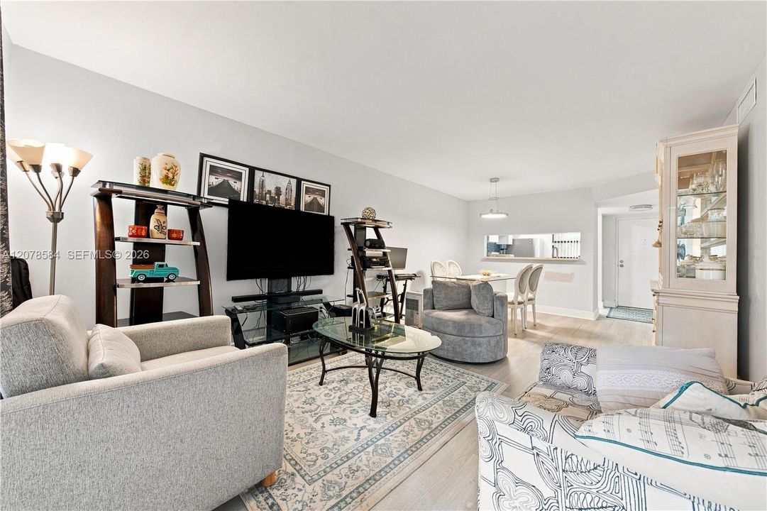 En Venta: $239,000 (2 camas, 2 baños, 820 Pies cuadrados)