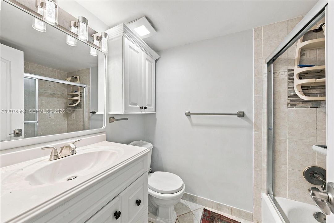 En Venta: $239,000 (2 camas, 2 baños, 820 Pies cuadrados)