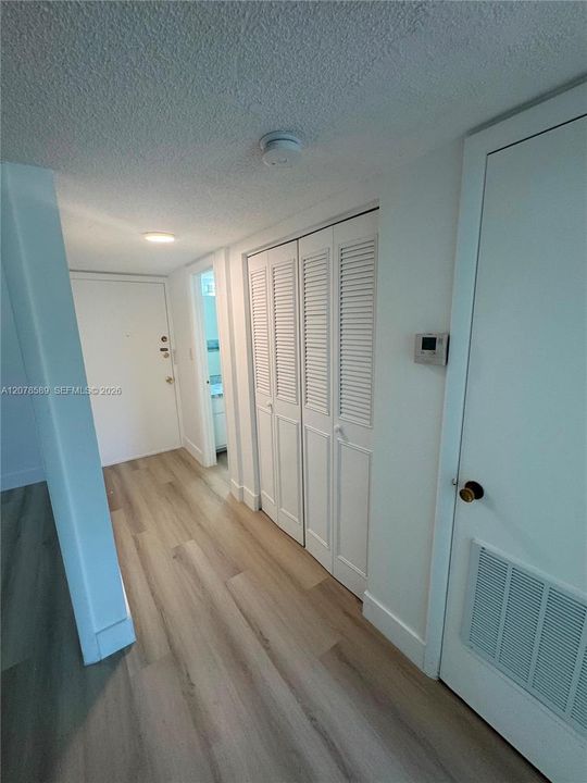 For Rent: $1,650 (1 beds, 1 baths, 812 Square Feet)