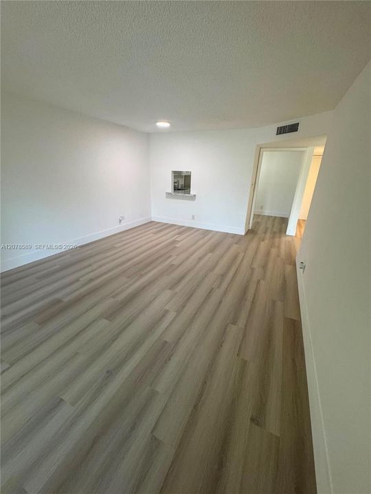 For Rent: $1,650 (1 beds, 1 baths, 812 Square Feet)