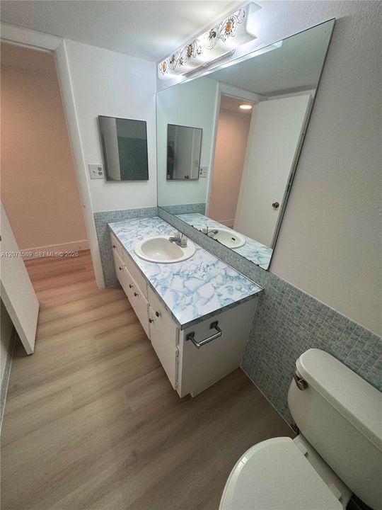 For Rent: $1,650 (1 beds, 1 baths, 812 Square Feet)