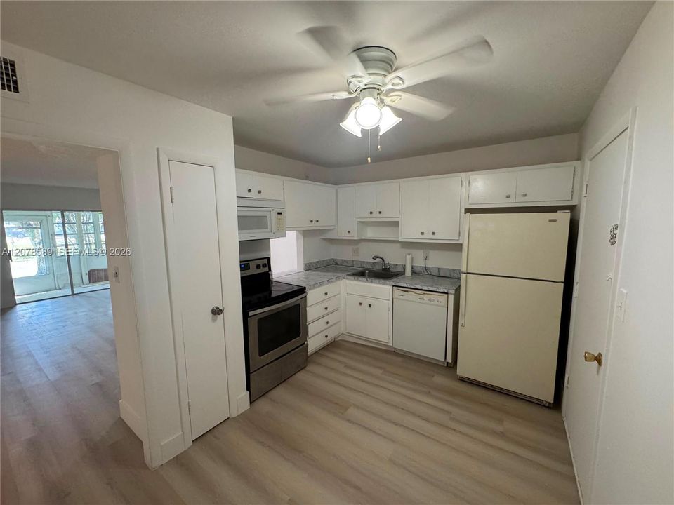 For Rent: $1,650 (1 beds, 1 baths, 812 Square Feet)