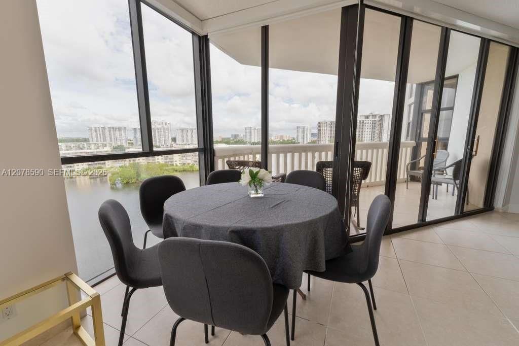 En Venta: $480,000 (2 camas, 2 baños, 1300 Pies cuadrados)