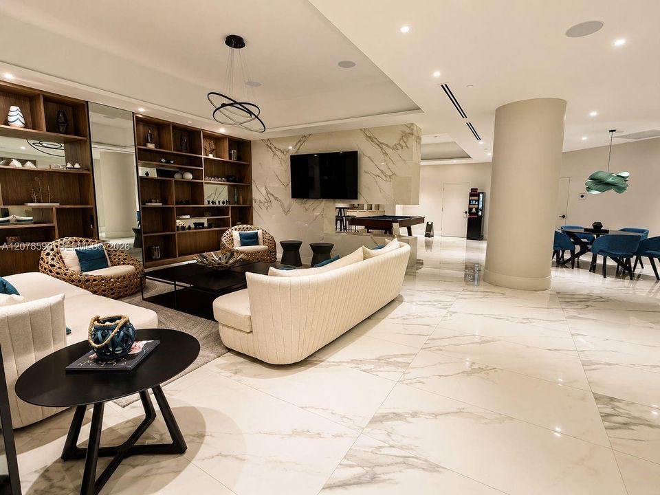 En Venta: $480,000 (2 camas, 2 baños, 1300 Pies cuadrados)